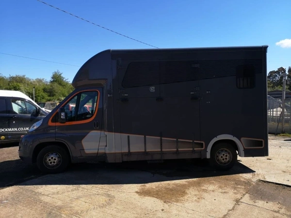  Vehicle - Graphics - 09